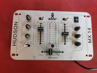 1 table de mixage Hudson Boost MX14