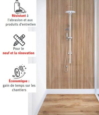 une photo d'une salle de bains avec un parquet et une douche