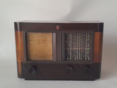 PHILIPS. Poste radio hollandais en bois de placage, type A 4…