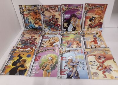 de nombreuses bandes dessinées exposées dans une boîte blanche