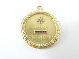 l'image d'une médaille d'or ornée d'une croix