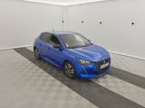 la voiture bleue est garée dans le garage sur le sol en damier