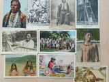 de nombreuses photos d'Amérindiens accrochées au mur
