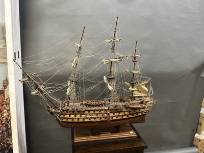 Une maquette de Bateau à trois mâts "Victory"