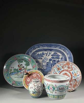 several different colored plates and bowls are sitting on a table