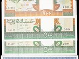 un gros plan sur trois billets de banque différents sur fond noir