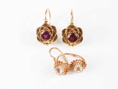 2 paires de boucles d'oreilles dites dormeuses en or jaune e…