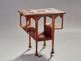 une image représentant une petite table sur laquelle se trouve une étagère