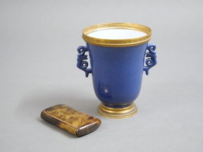 SAMSON Vase en porcelaine à couverte bleue dans le goût de l…