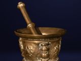 a gold mortar with a pestula in it on a blue background