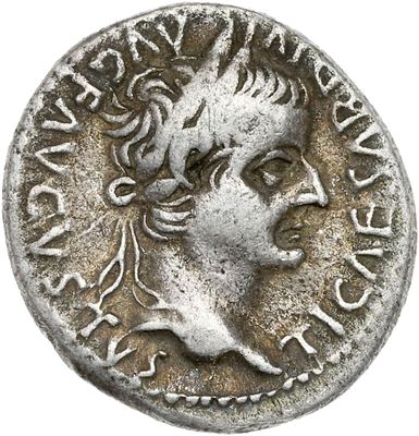 une pièce d'argent représentant une femme