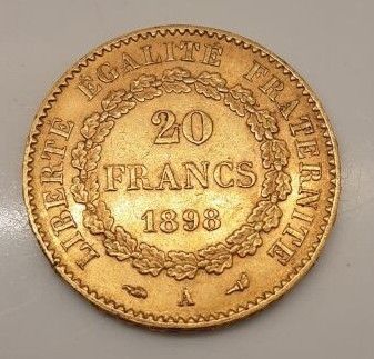 une pièce d'or portant l'inscription « 20 francs »