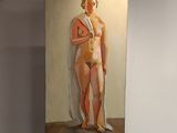 un tableau représentant une femme debout devant un mur, à côté d'un chevalet