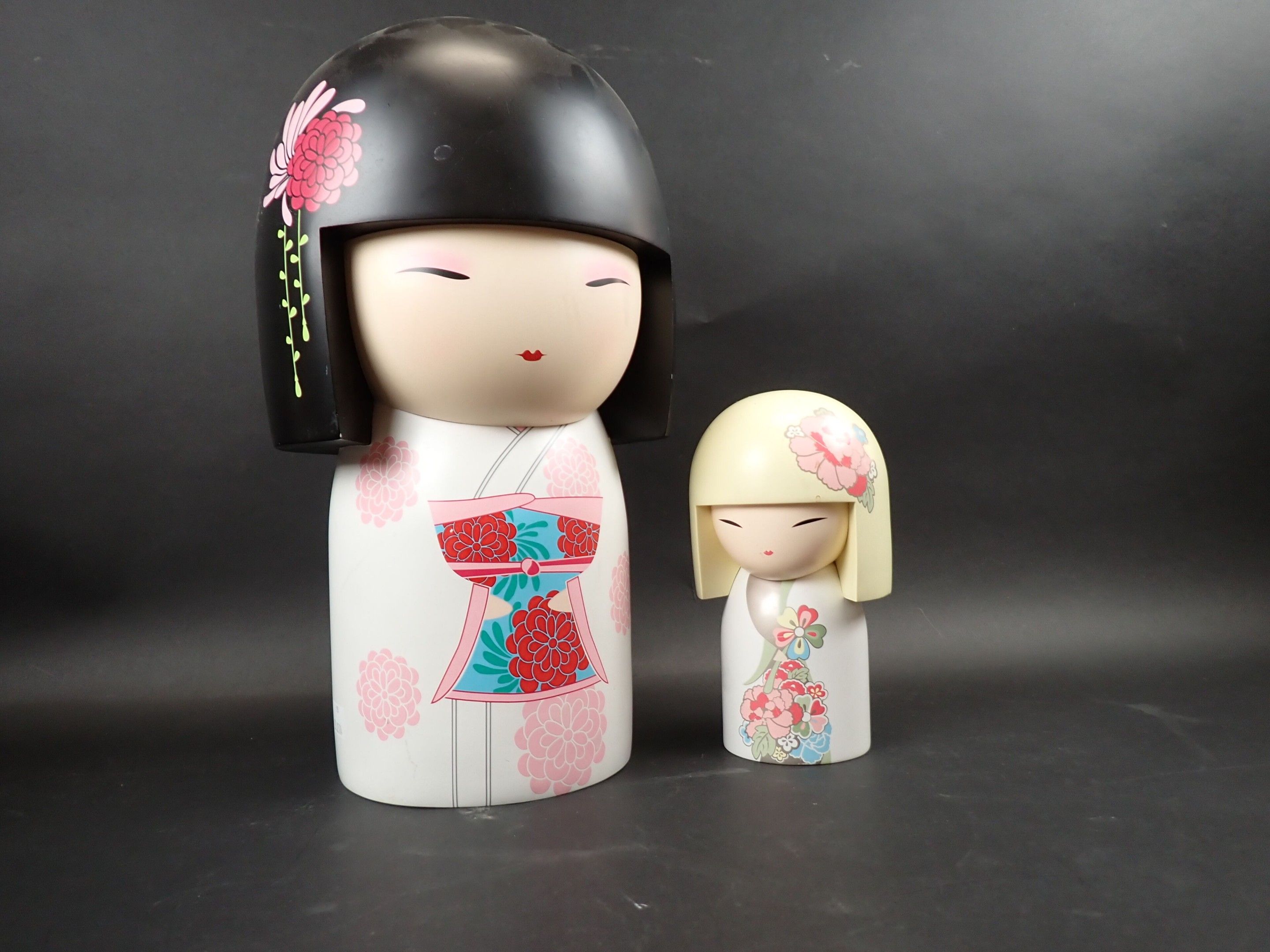 Kimmydoll Collection - lot de 2 poupées Kokeshi en résine laquée - Konoka H 40 cm et Ryoko H 20 cm quelques griffures...