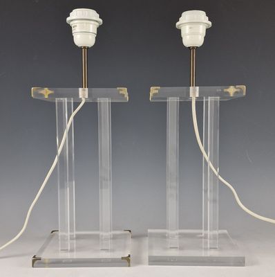 paire de lampes de table « Lucine » avec des pieds en laiton et des bases en acrylique transparent