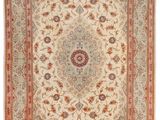 un tapis beige et rouge orné d'un motif en médaillon