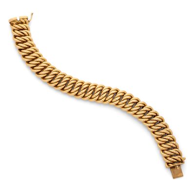 un bracelet en or 18 carats à maillons de type « curb »
