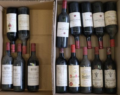 plusieurs bouteilles de vin se trouvent dans un carton sur une table