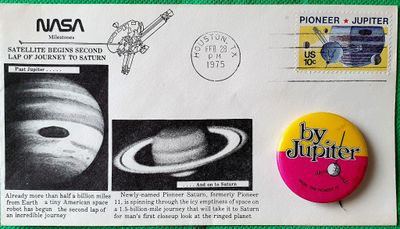 une image représentant une carte postale sur laquelle figure une station spatiale et un bouton