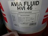 un gros plan d'un récipient contenant un liquide et muni d'une étiquette