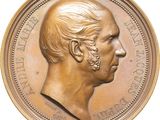 une image montrant un gros plan d'une médaille d'or sur laquelle figure le visage d'un homme