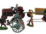 figurines représentant une charrette tirée par un cheval avec un homme à bord
