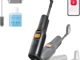 un aspirateur noir et argenté ainsi que d'autres produits d'entretien