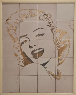 Ensemble de carreaux de céramique dans les tons blanc et dor…