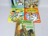 quatre livres pour enfants posés sur une surface blanche