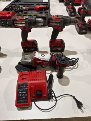a lot of tools that are sitting on a table