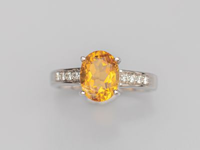 Bague en or gris 750°/°° (18K), sertie d'une belle citrine t…