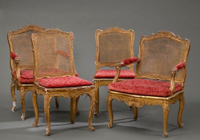 paire de chaises à dossier en rotin de style Louis XVI