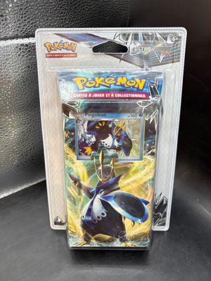 un gros plan sur une carte à collectionner Pokémon dans un étui en plastique