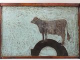 une peinture représentant une vache debout sur un pneu
