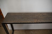 Grande console à plateau en bronze martelé et patiné doré, p… (photo 3)