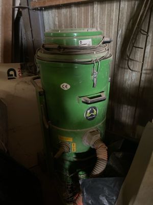 a green machine that is sitting in the corner of a room