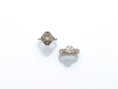 une paire de bagues en diamant et en or