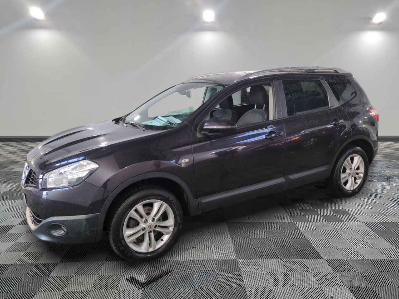 Nissan Qashqai+2 1.5 DCI 106 Visia - SUV compact avec voyant allumé