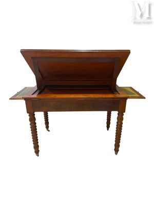 l'image d'une table en bois avec un tiroir en dessous