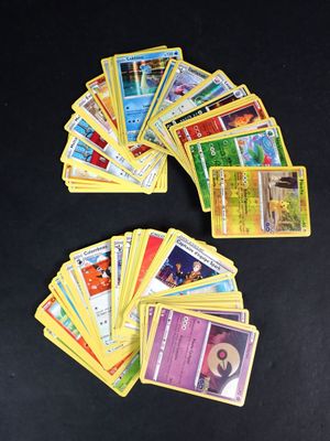 beaucoup de cartes sur la table