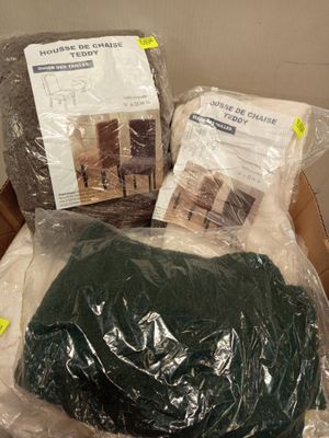 une boîte contenant tout un tas d'objets