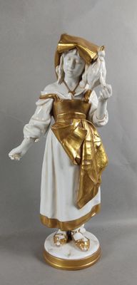 CAPODIMONTE. Sujet 'Jeune paysanne' en porcelaine blanche et…
