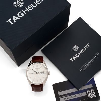 Montre Tag Heuer dans un coffret cadeau avec une carte de crédit
