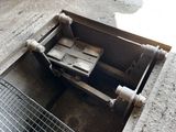 une image montrant un trou dans le sol où une machine est en train de travailler