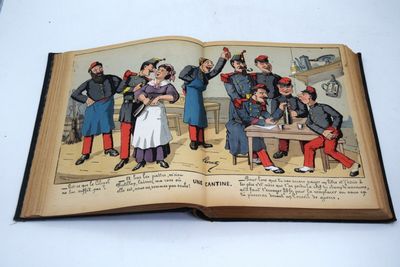 un livre ouvert sur lequel figure la photo d'un groupe de personnes