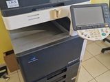 une photo d'une imprimante multifonction dans une pièce