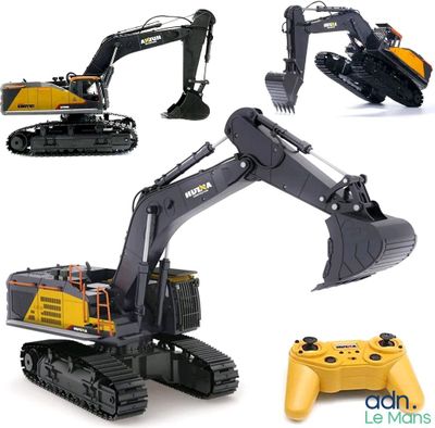 quatre types différents d'engins de chantier et une télécommande
