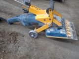 a small machine that is sitting on the ground