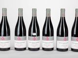 six bouteilles de vin rouge alignées