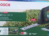 La boîte de la tondeuse Bosch Advanced est ouverte et prête à l'emploi.